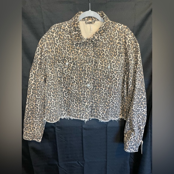 NWT Free People Cropped Leopard Denim Jacket - Size Medium Oversized - Picture 5 of 15